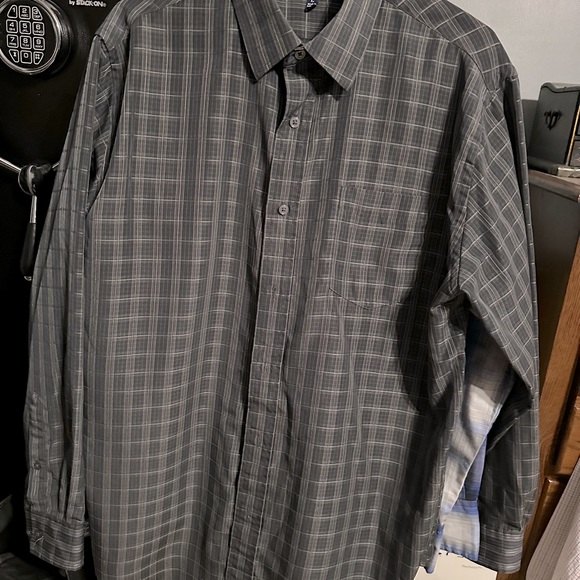 Lot of 4 men’s large smoke free pet free home - Picture 1 of 4